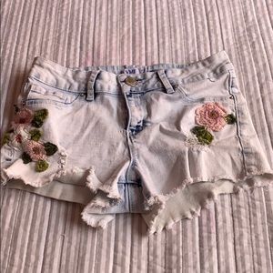 Jean shorts with flowers